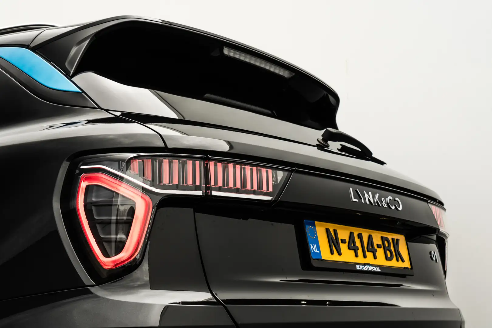 Lynk & Co 01 1.5 Plug-in Hybrid 262 Pk I Trekhaak | Panoramadak Zwart - 2