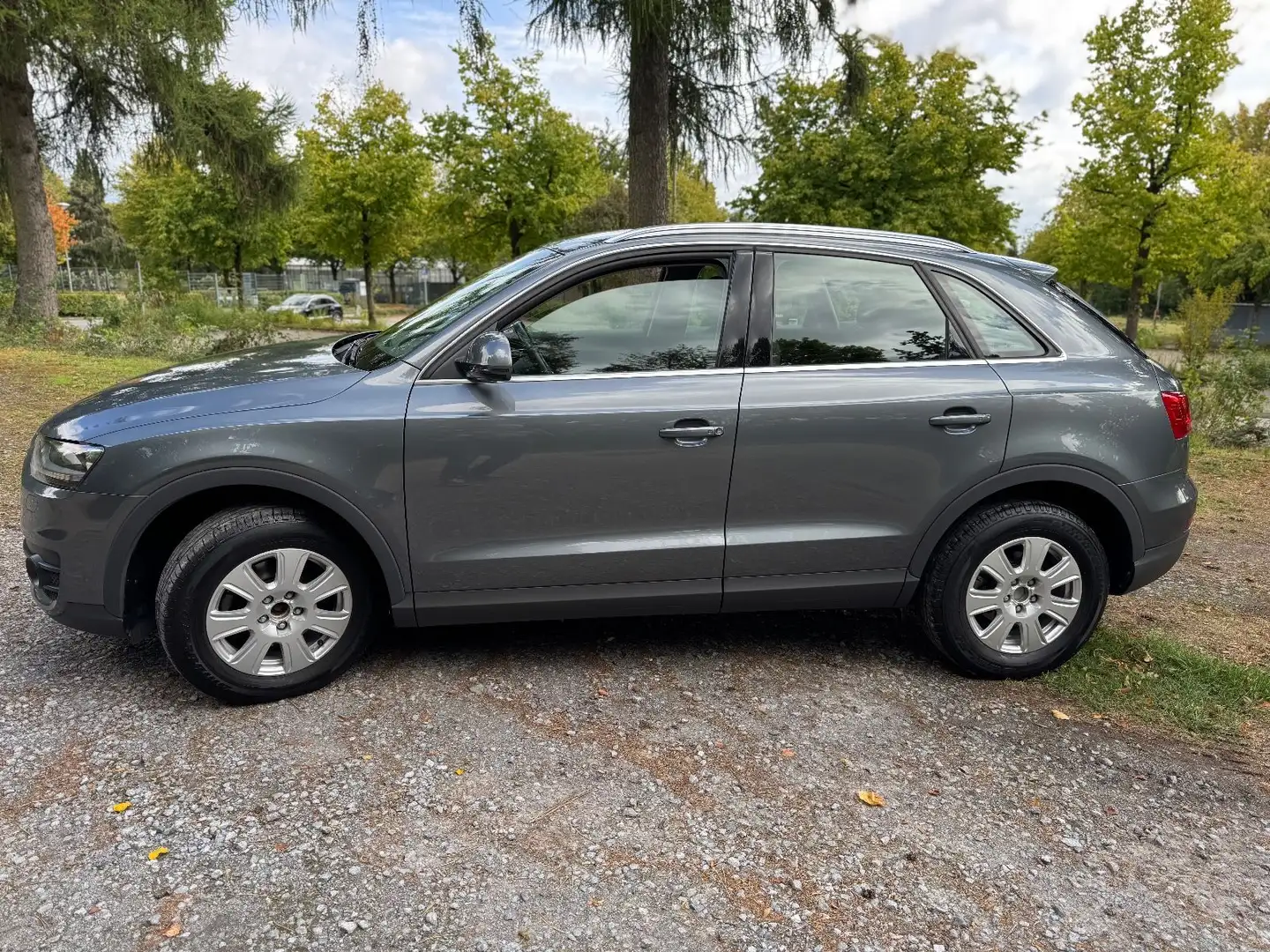 Audi Q3 1,4l S-tronic mit erst 87500 km ! Grau - 2