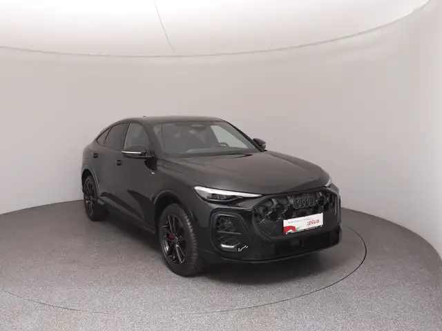 Audi Q5 view 2
