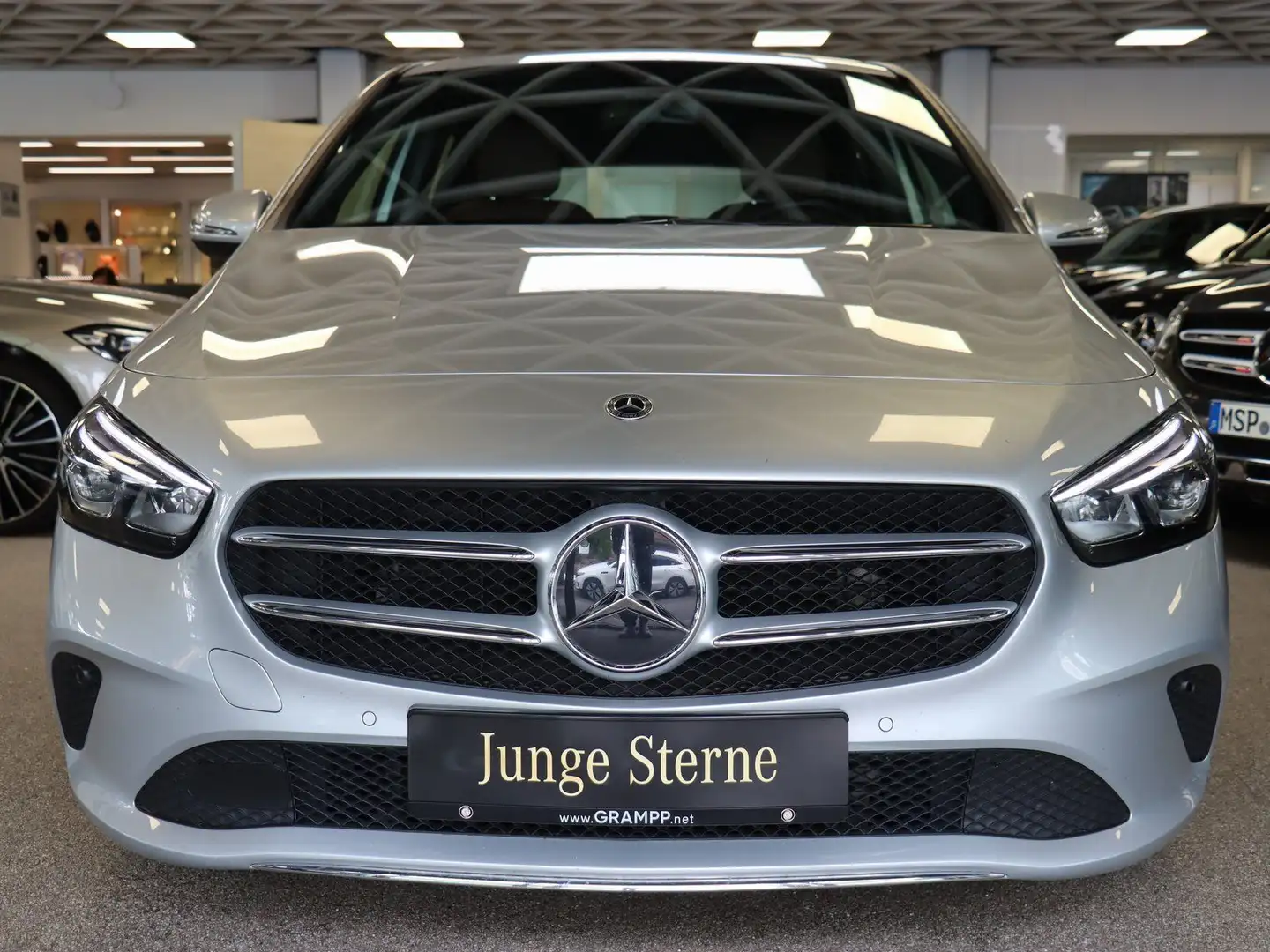 Mercedes-Benz B 180 Progressive AUT. / LED / DAB / SITZHEIZUNG Silber - 2