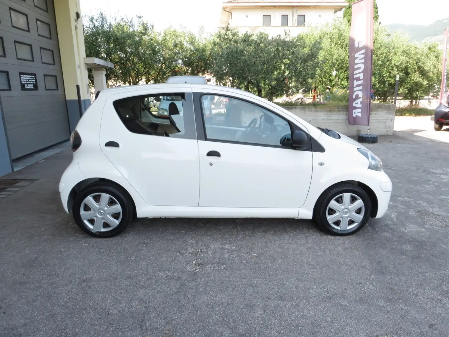 Toyota Aygo 5p 1.0 Sol Connect. km 60.900 navi/bluetooth Bianco - 2