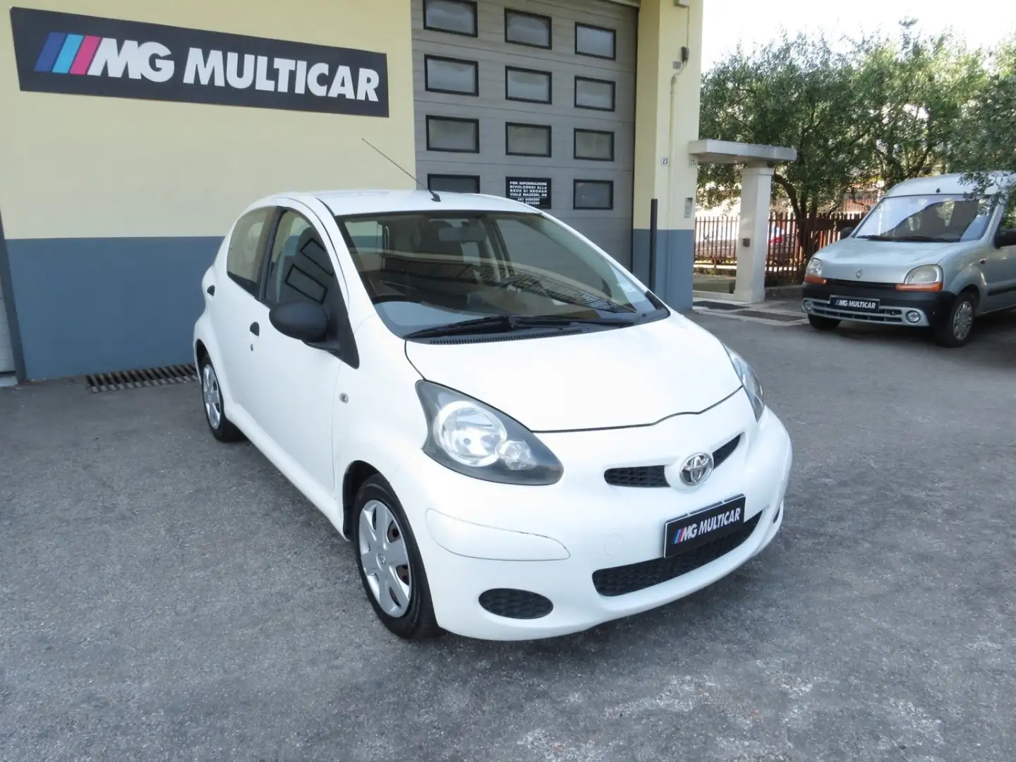 Toyota Aygo 5p 1.0 Sol Connect. km 60.900 navi/bluetooth Bianco - 1