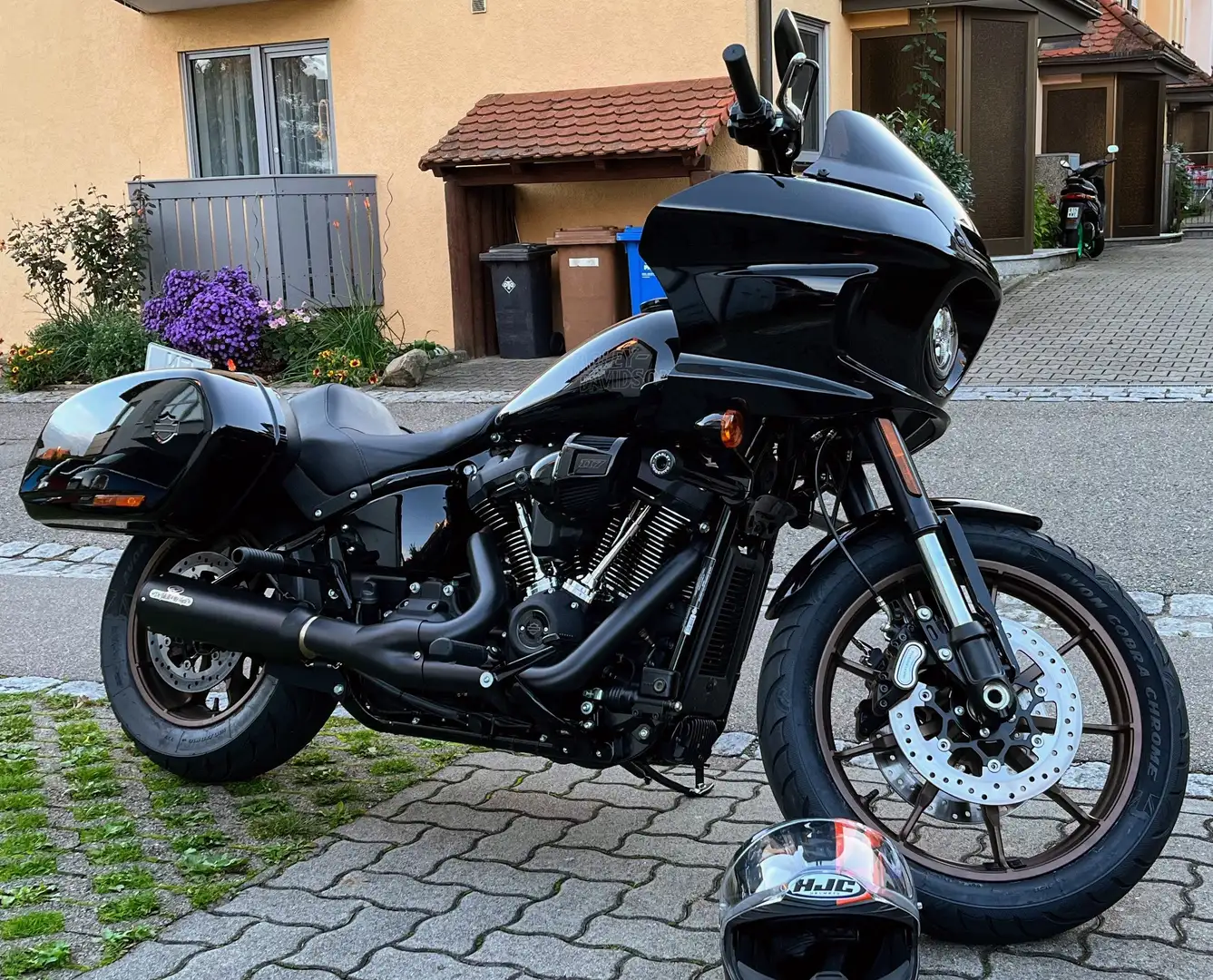 Harley-Davidson Low Rider ST Schwarz - 1