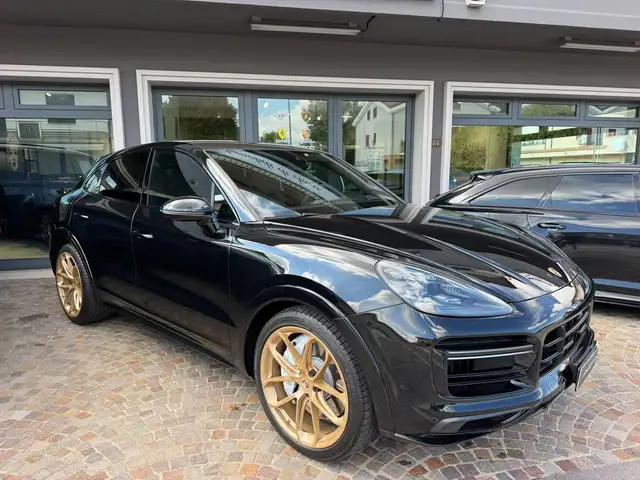 Porsche Cayenne view 3