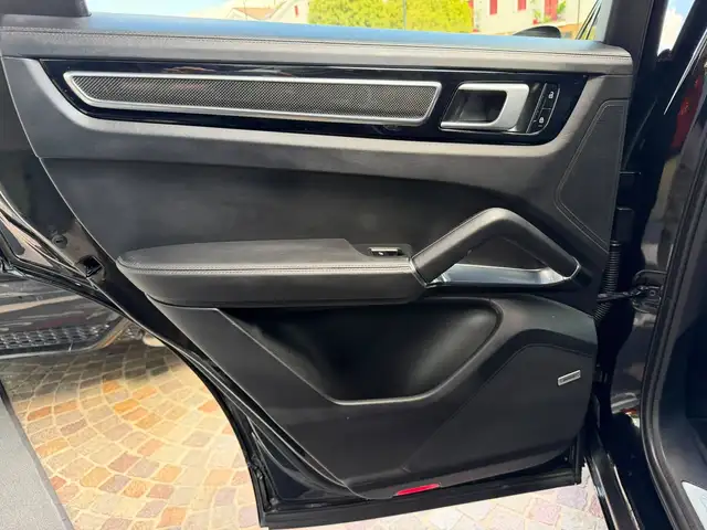 Porsche Cayenne view 10