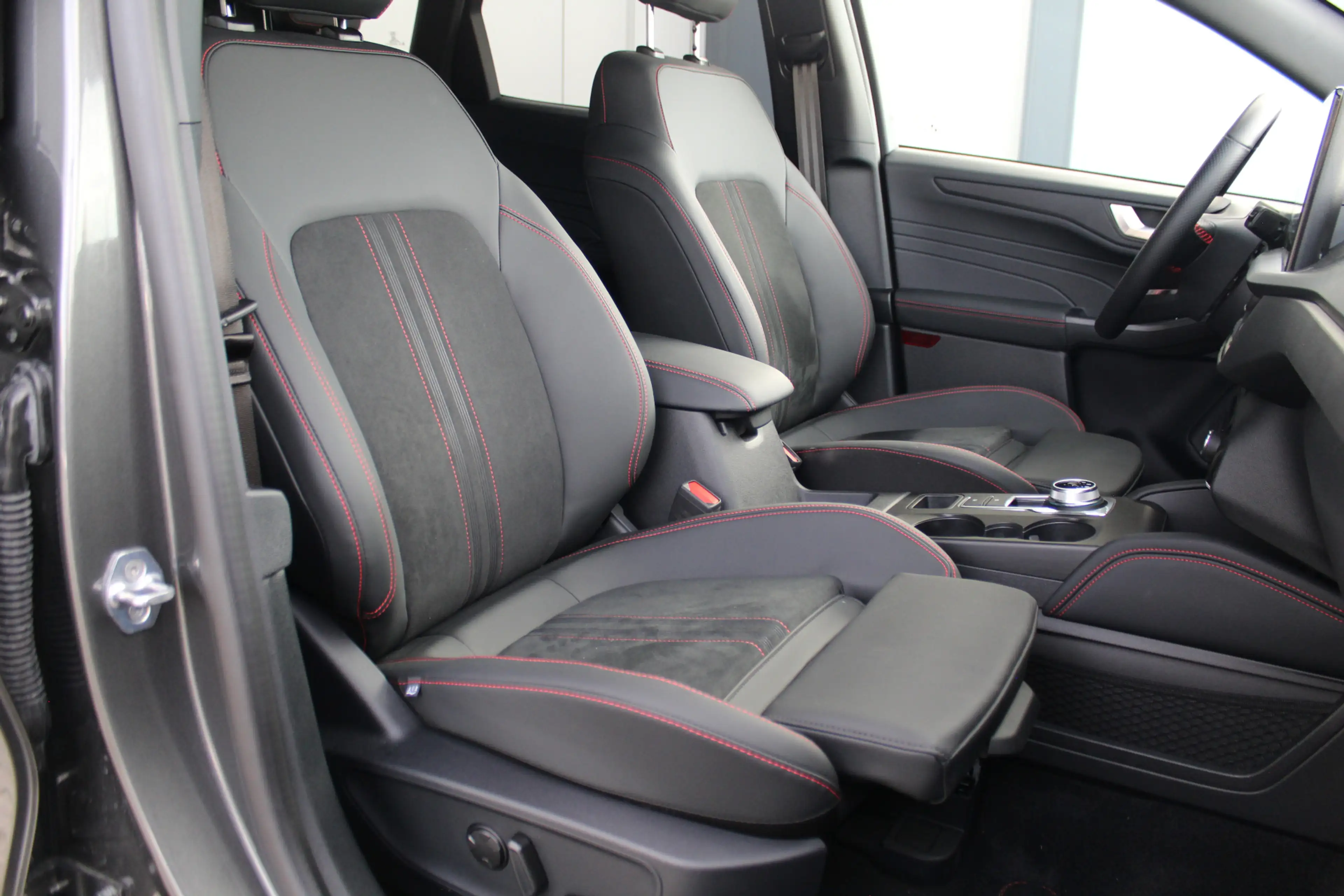 Ford Kuga 2.5 243 pk PHEV ST-Line X Febr. 2026, slechts 4.30 — photo 27