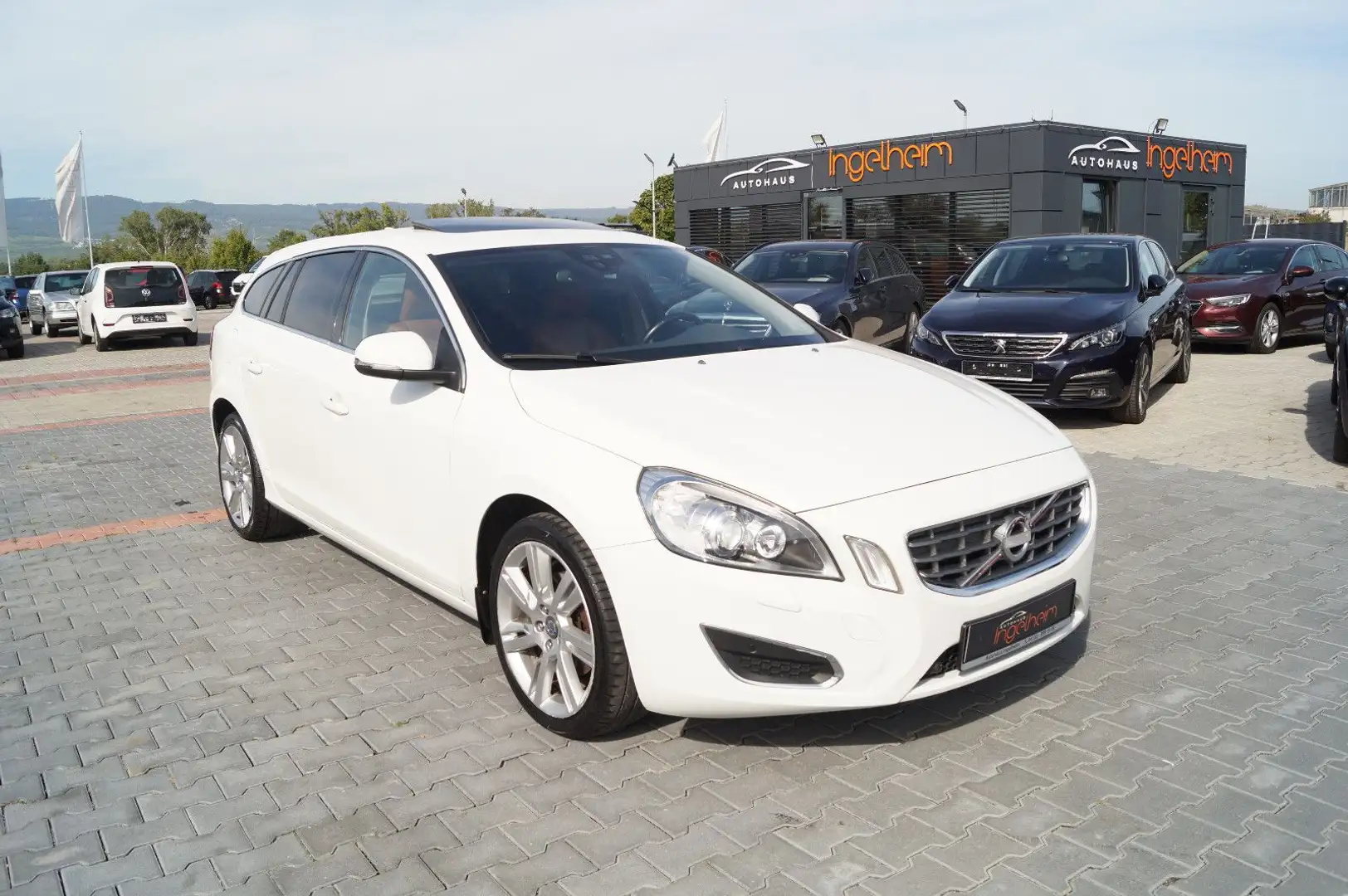 Volvo V60 Kombi Summum Kamera Navi Bi-Xen Leder Temp Bílá - 1