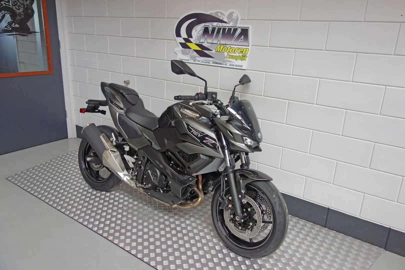 Kawasaki Z7 Hybrid Negro - 2