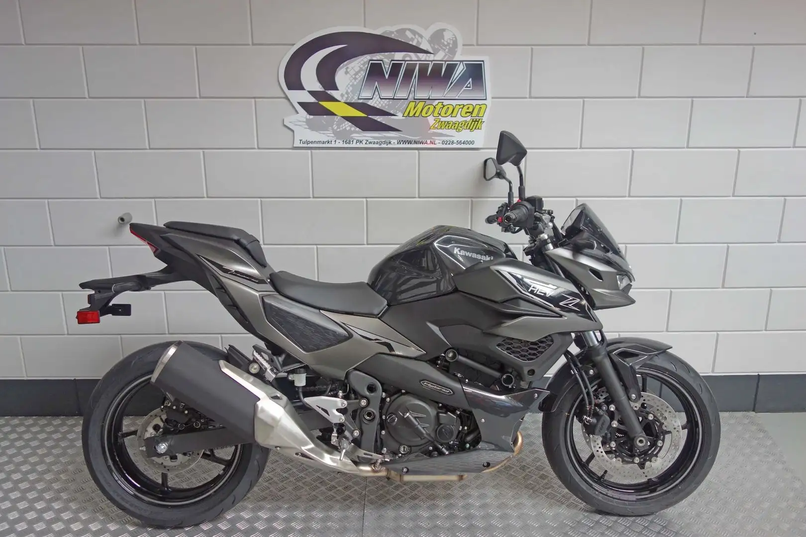 Kawasaki Z7 Hybrid Negro - 1