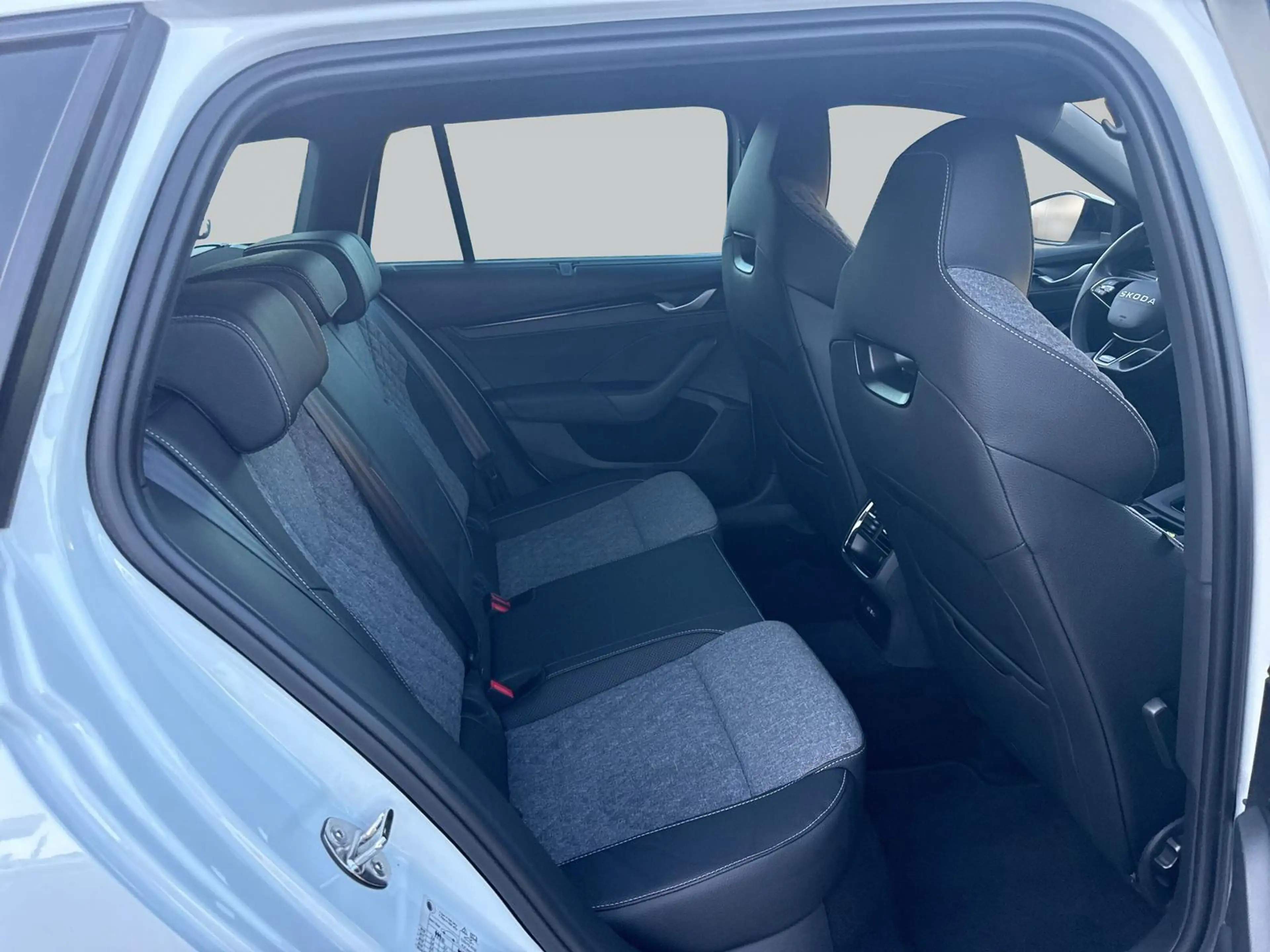 Skoda Octavia Skoda Oktavia Sportline 2.0TDI AHK Schwenkbar — photo 19