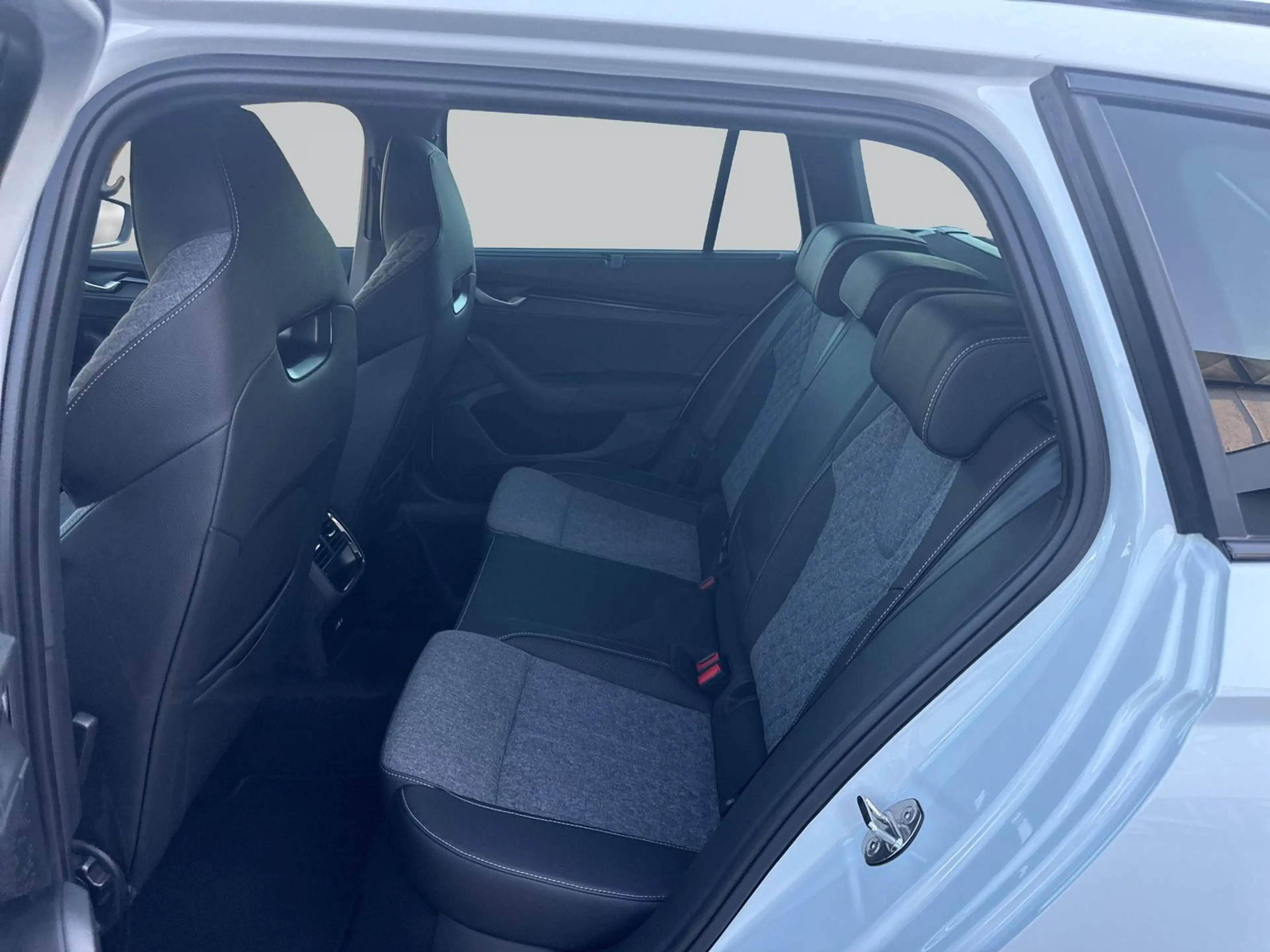 Skoda Octavia Skoda Oktavia Sportline 2.0TDI AHK Schwenkbar — photo 10