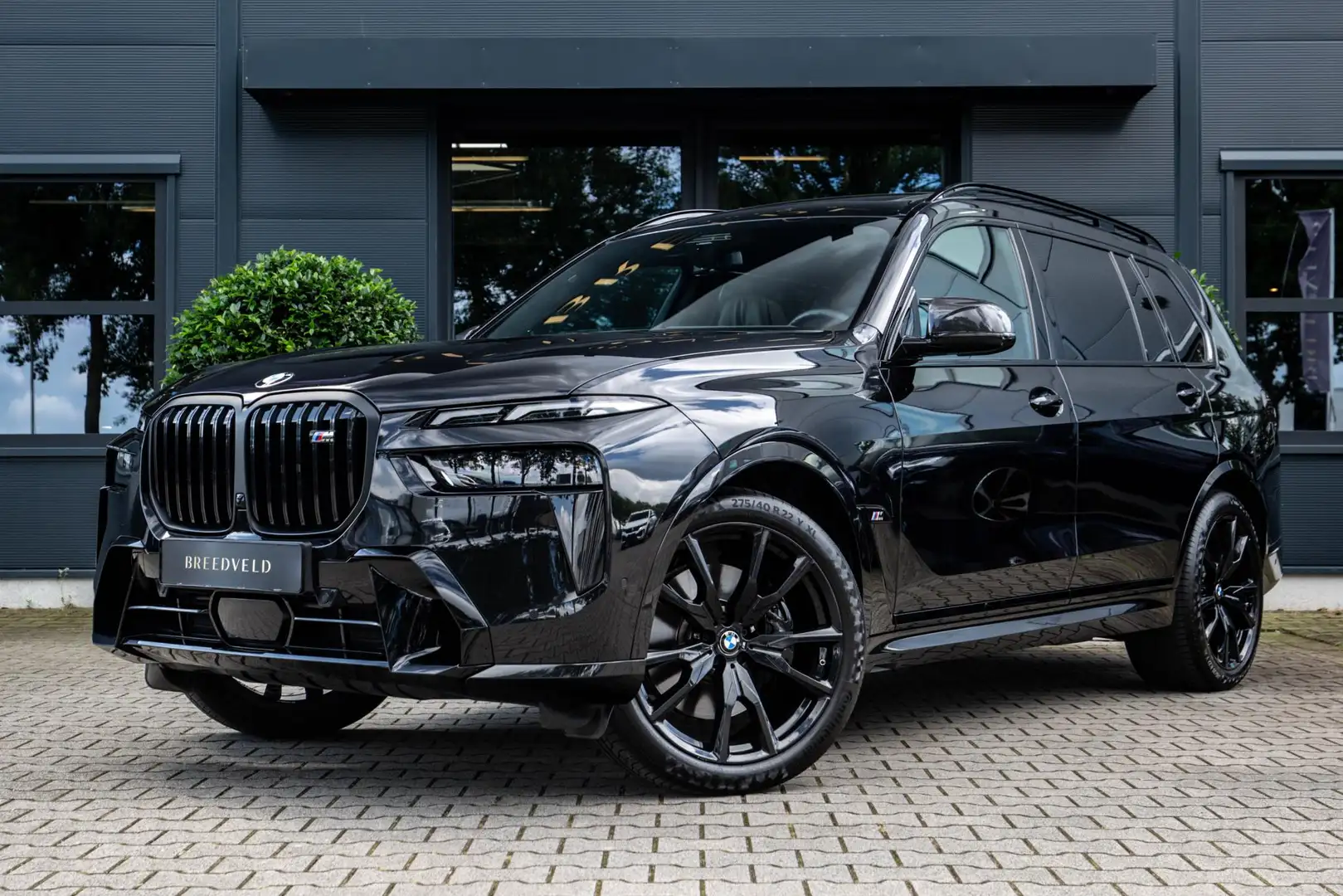 BMW X7 M60i xDrive 7P 530pk, Individual, Panoramadak Чорний - 1