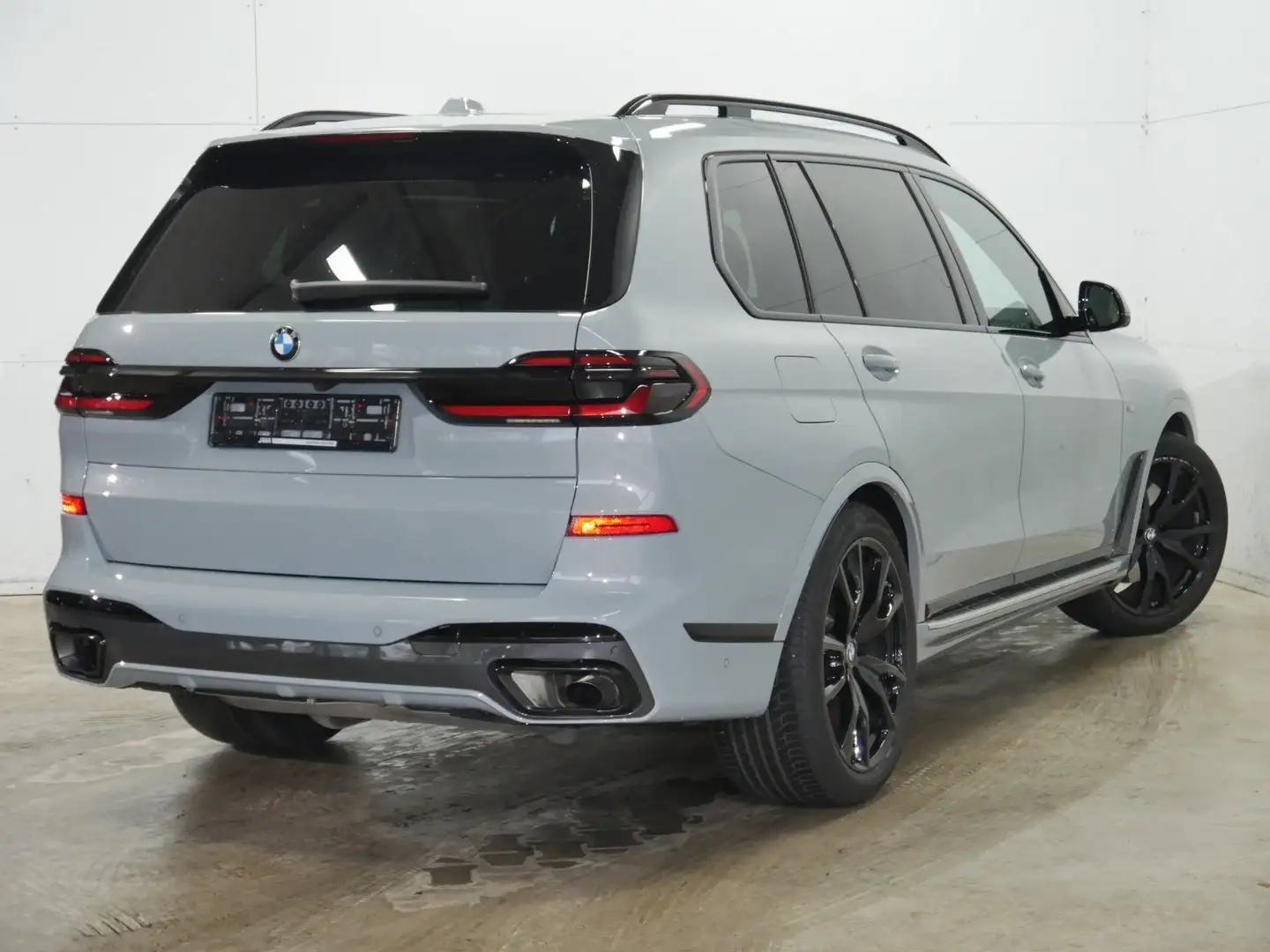BMW X7 xDrive40d M Paket Pro Standheiz. Sky Lounge Anhäng Grau - 2