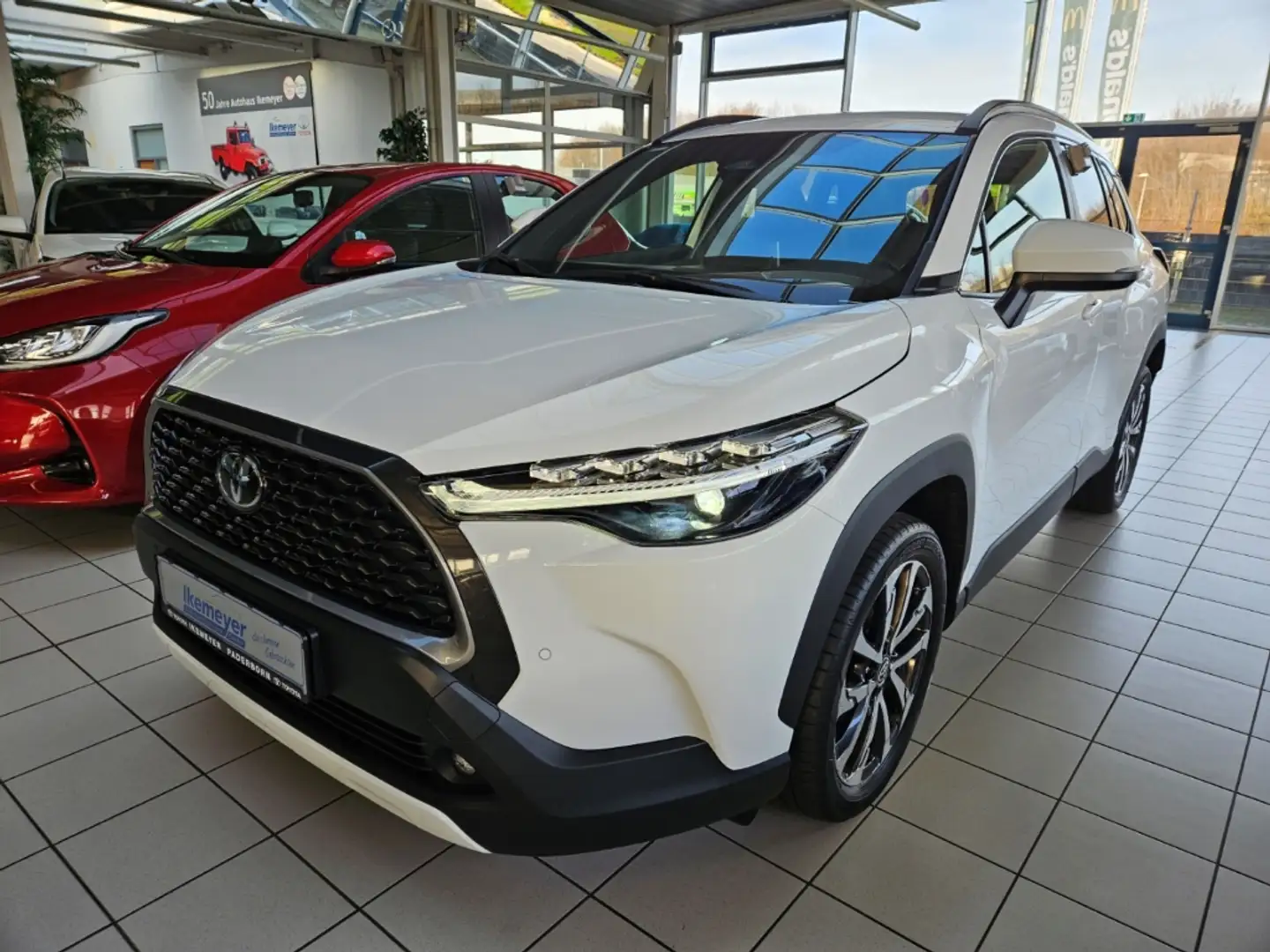 Toyota Corolla Cross Team DK AHK elektr. Heckklappe PDC Sitzheizung Len Blanc - 1