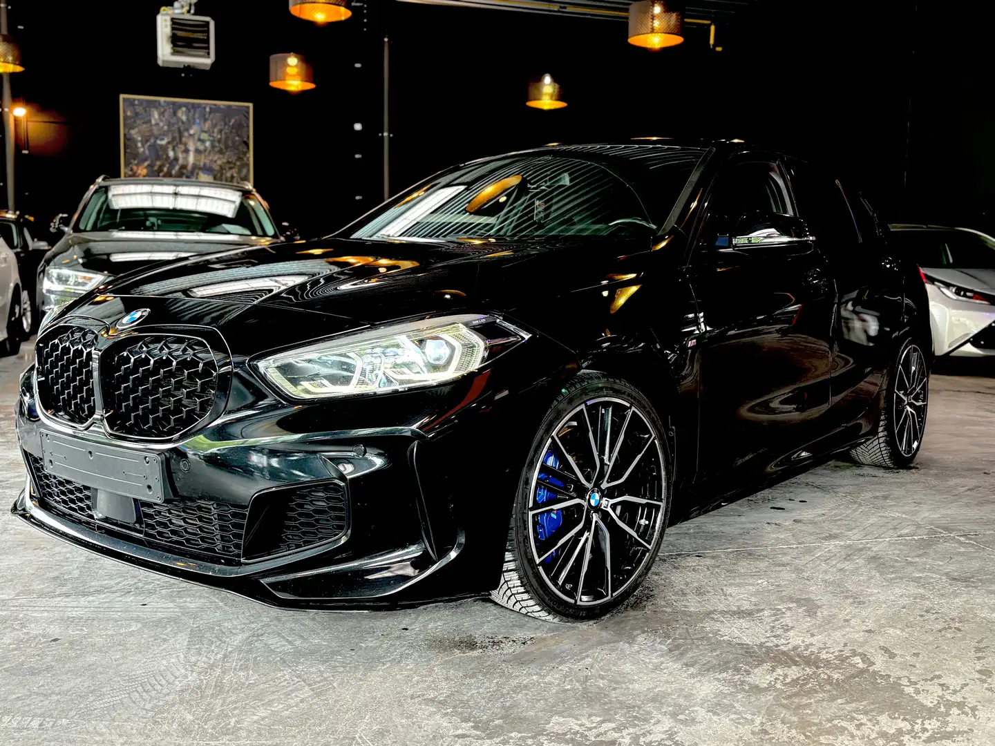 BMW 135 M135iXAS OPF/AIRCO /NAVI/ALCANTRA Zwart - 1