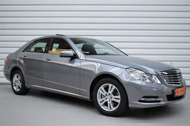 Mercedes-Benz E 220 CDI Elegance Automatik+Schiebedach+SHZ