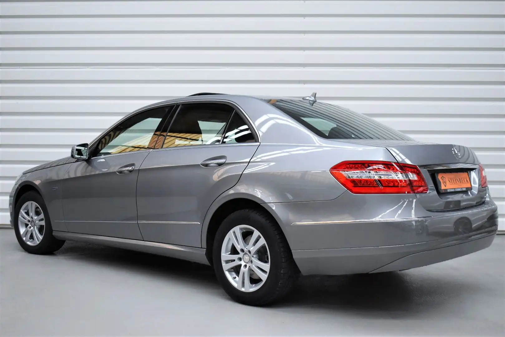 Mercedes-Benz E 220 CDI Elegance Automatik+Schiebedach+SHZ Grau - 2