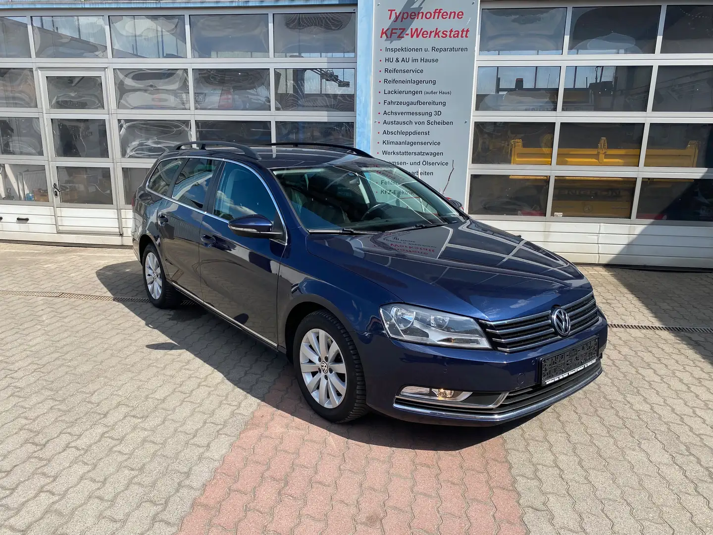 Volkswagen Passat 2.0 TDI,Sitzheizung,Navi,Scheckheft,HU/AU neu Blau - 1