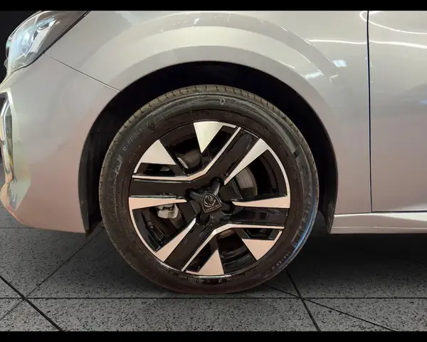 Peugeot 208 view 18