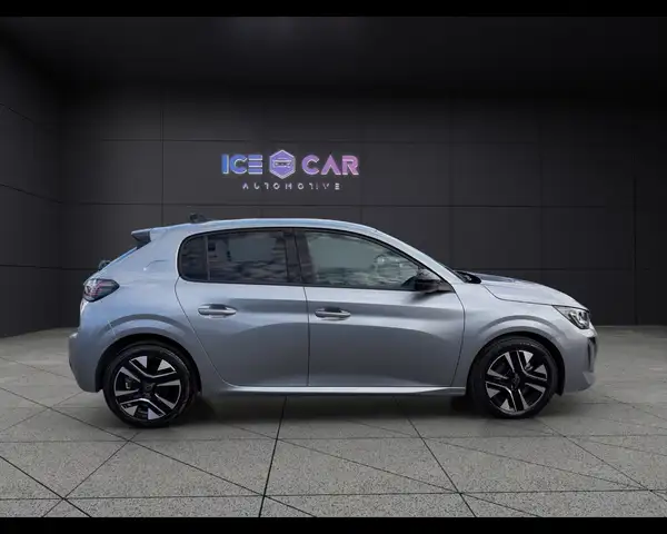Peugeot 208 view 4
