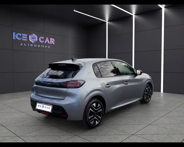 Peugeot 208 view 5