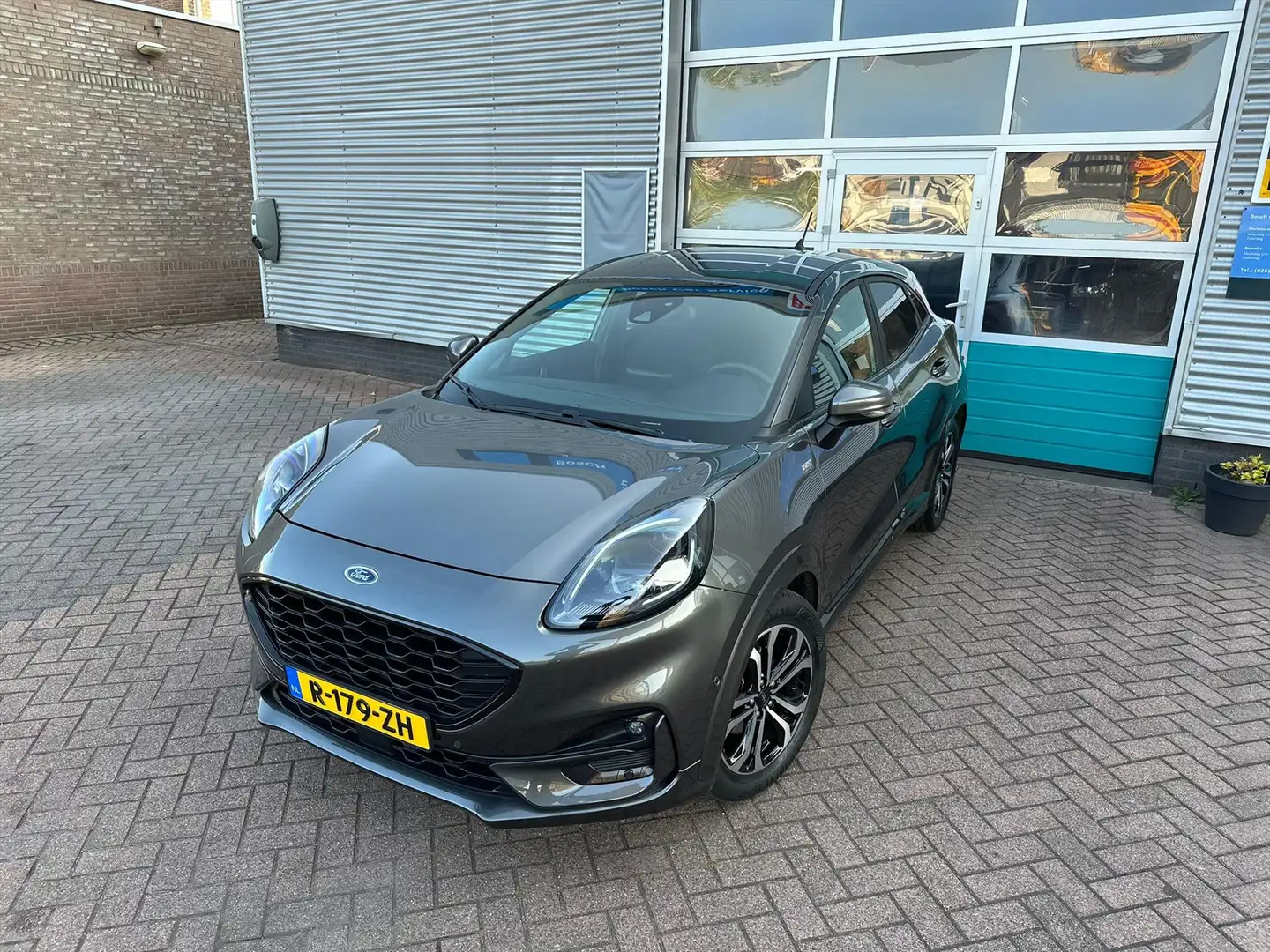 Ford Puma 1.0i Ecoboost Hybrid 125pk Aut ST-Line X Grigio - 2