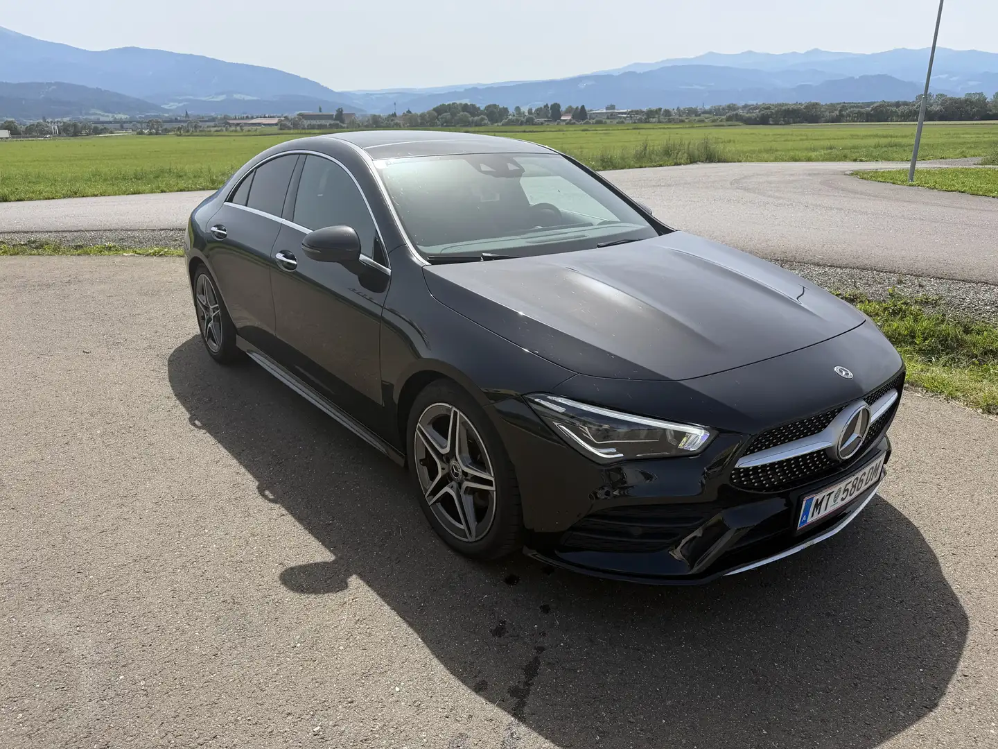 Mercedes-Benz CLA 180 AMG-line, PANO, Kamera, KEYLESS Schwarz - 2