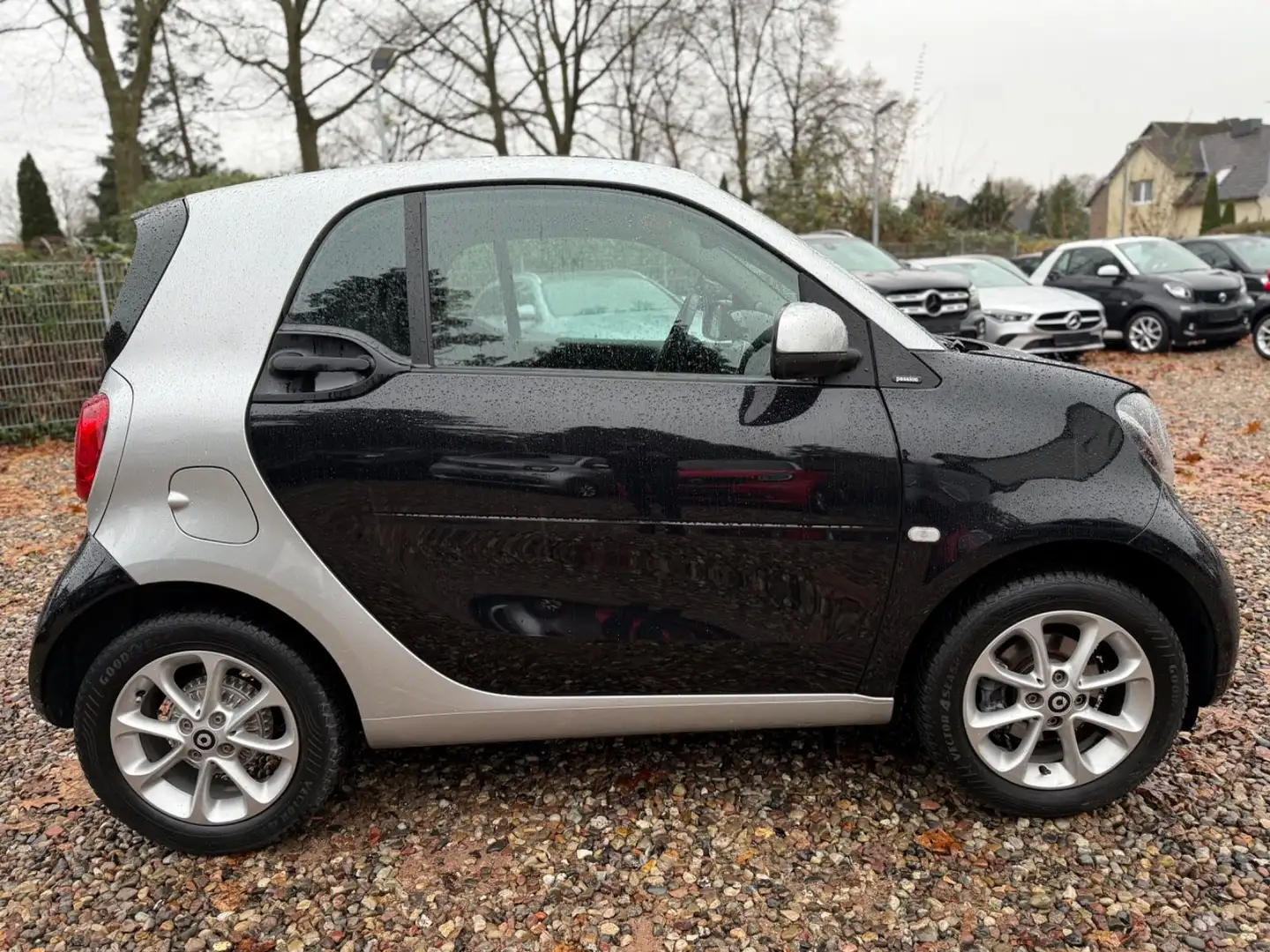 smart forTwo *NAVI*AMBIENTE*PASSION*SITZHEIZUNG*KAMERA* Schwarz - 2