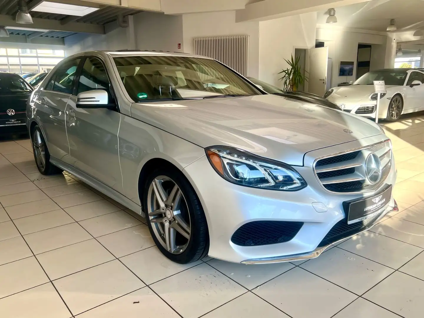 Mercedes-Benz E 350 CGI BlueEfficiency 4Matic H&K Schiebedach Argent - 1