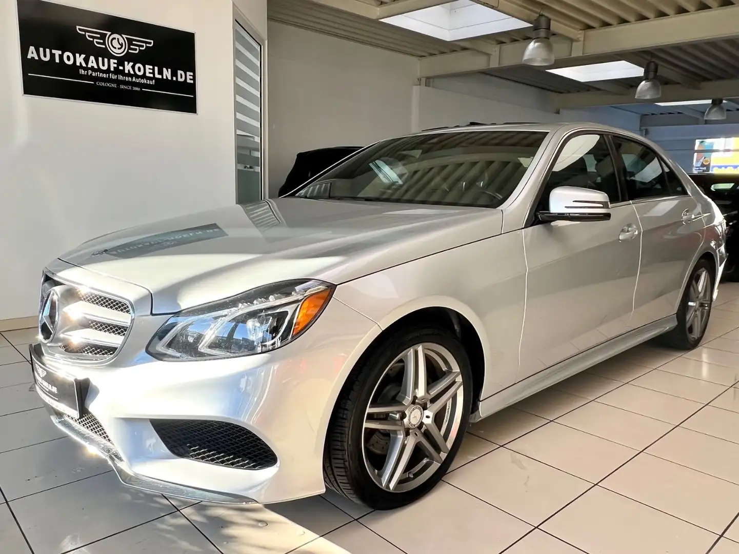 Mercedes-Benz E 350 CGI BlueEfficiency 4Matic H&K Schiebedach Argent - 2