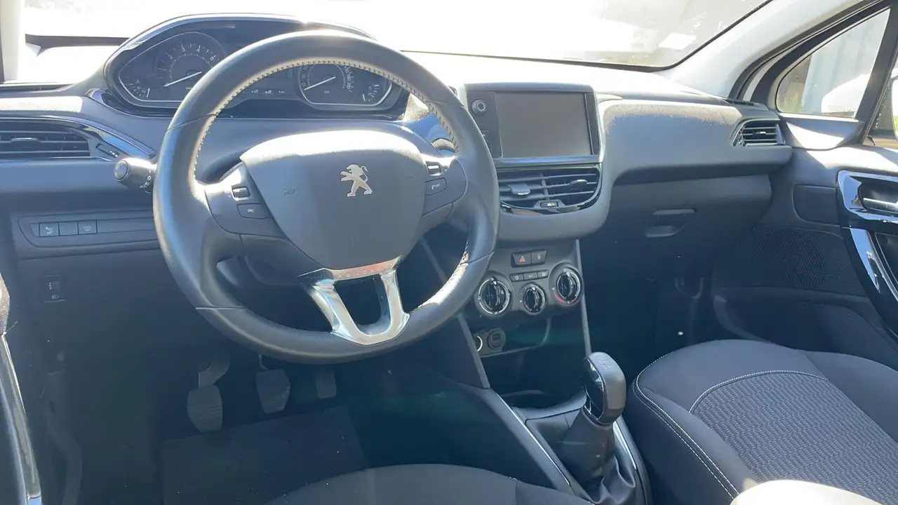 Peugeot 208 208 — photo 27