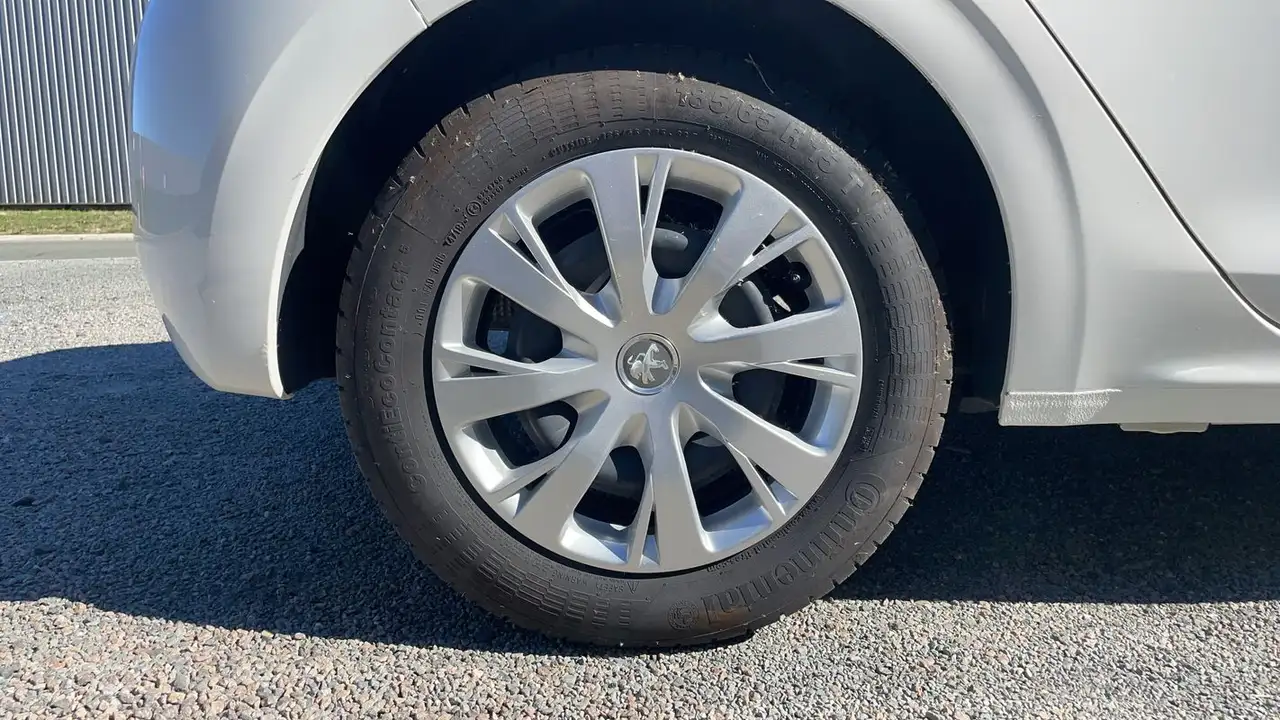 Peugeot 208 208 — photo 16
