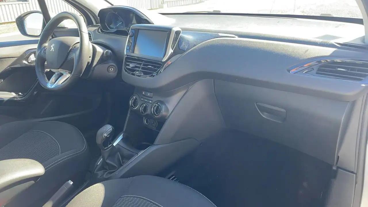 Peugeot 208 208 — photo 10