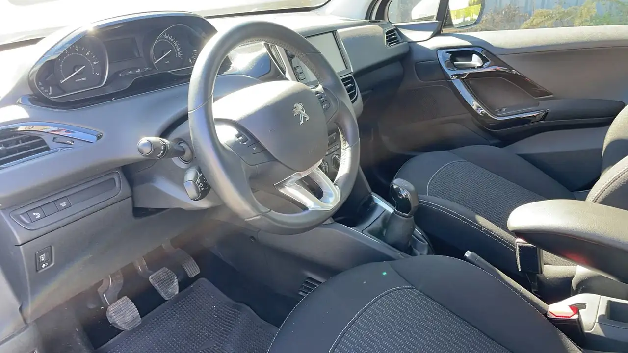Peugeot 208 208 — photo 8