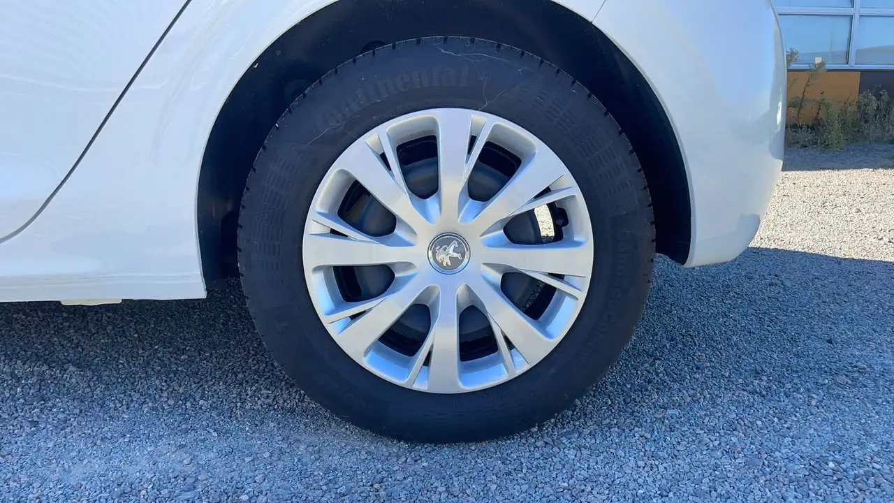Peugeot 208 208 — photo 19