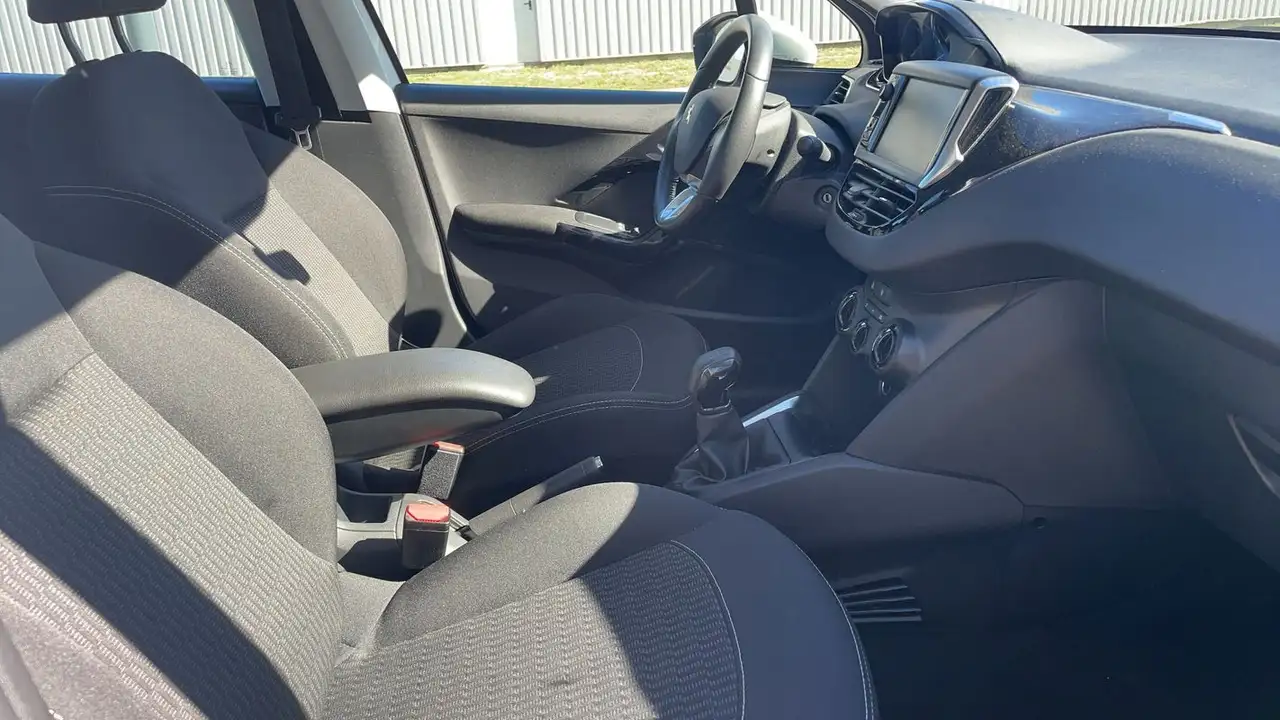 Peugeot 208 208 — photo 25