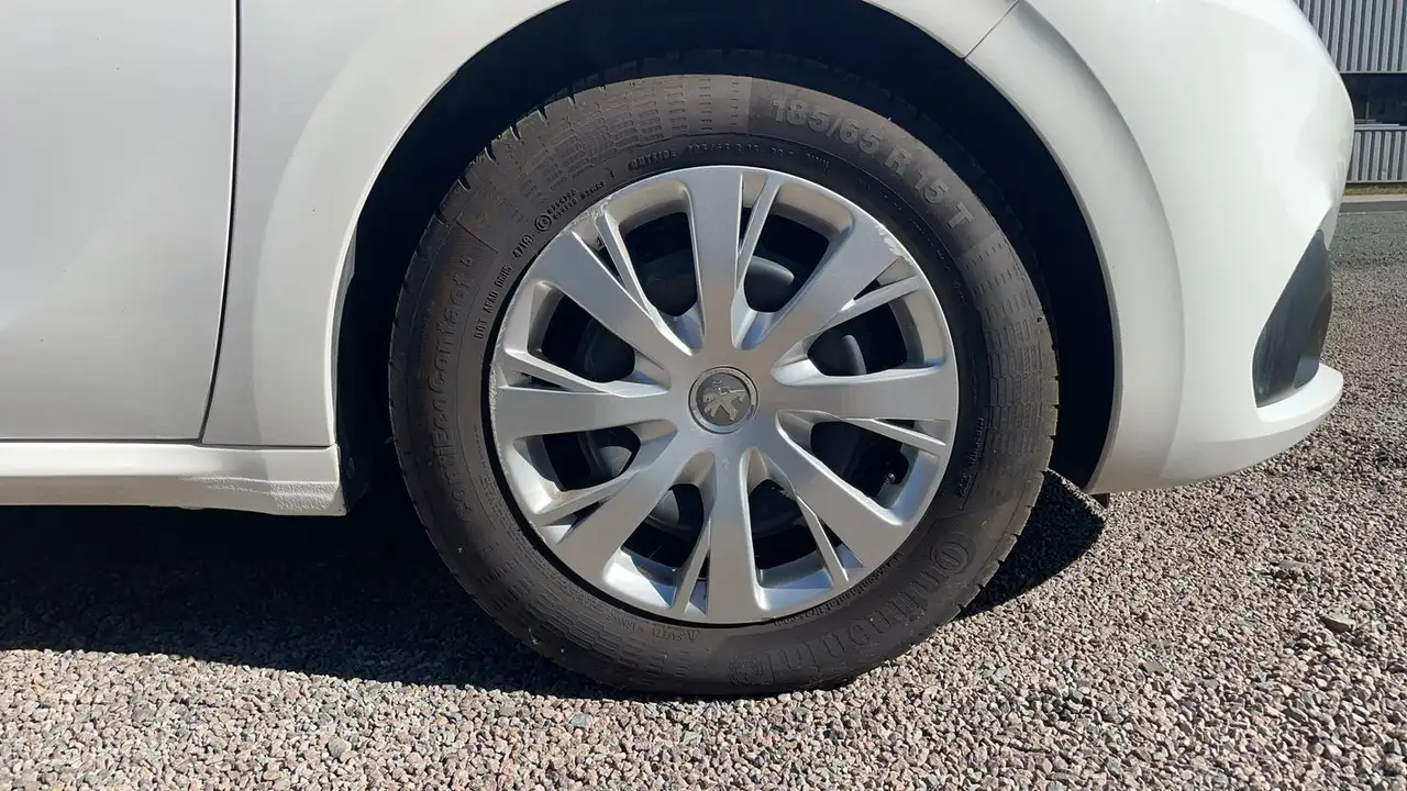 Peugeot 208 208 — photo 17