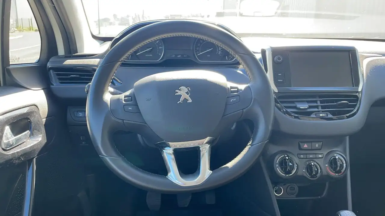 Peugeot 208 208 — photo 24
