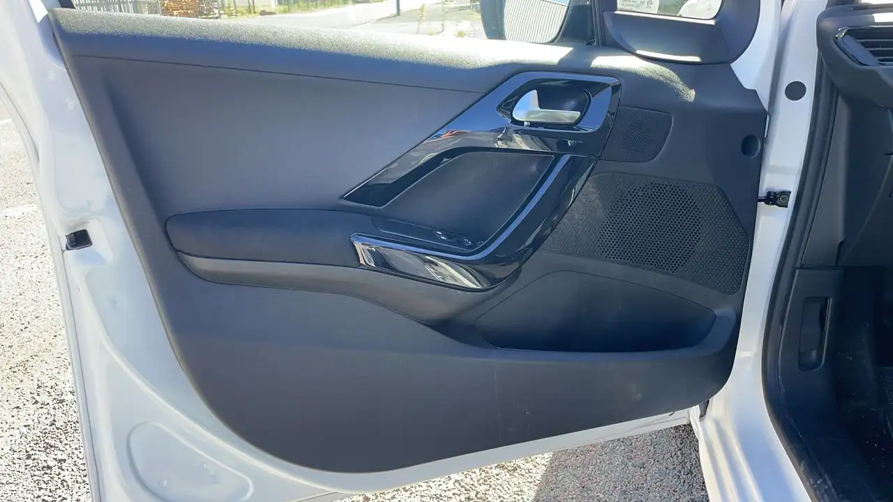 Peugeot 208 208 — photo 7