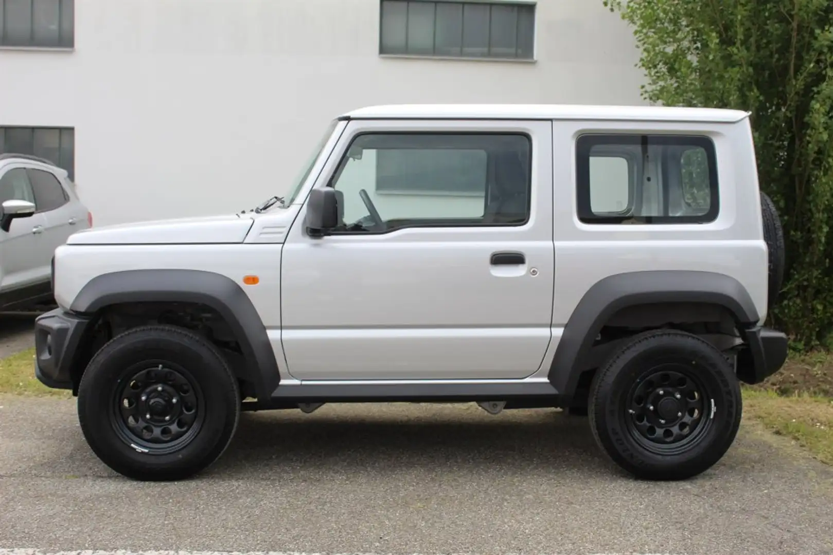 Suzuki Jimny Touch 1.5l Benzin 102PS Allgrip Pro 4WD 5 Gang Man Silber - 2