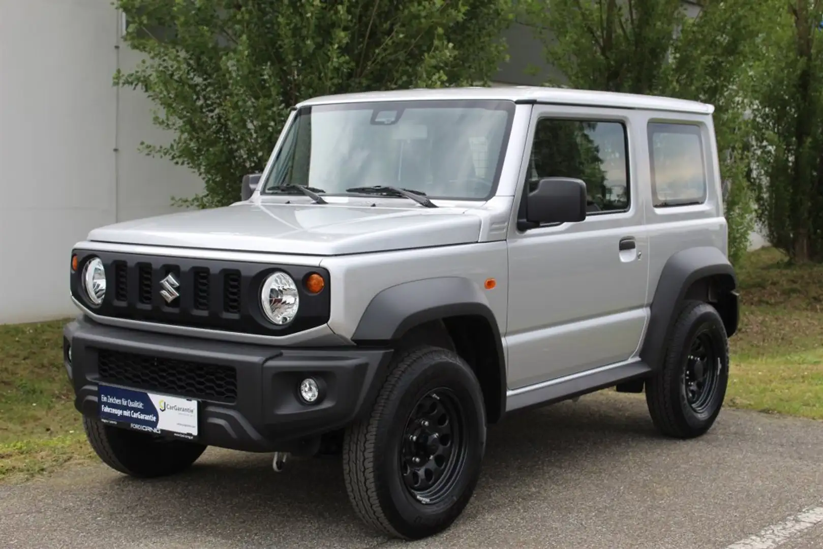 Suzuki Jimny Touch 1.5l Benzin 102PS Allgrip Pro 4WD 5 Gang Man Silber - 1