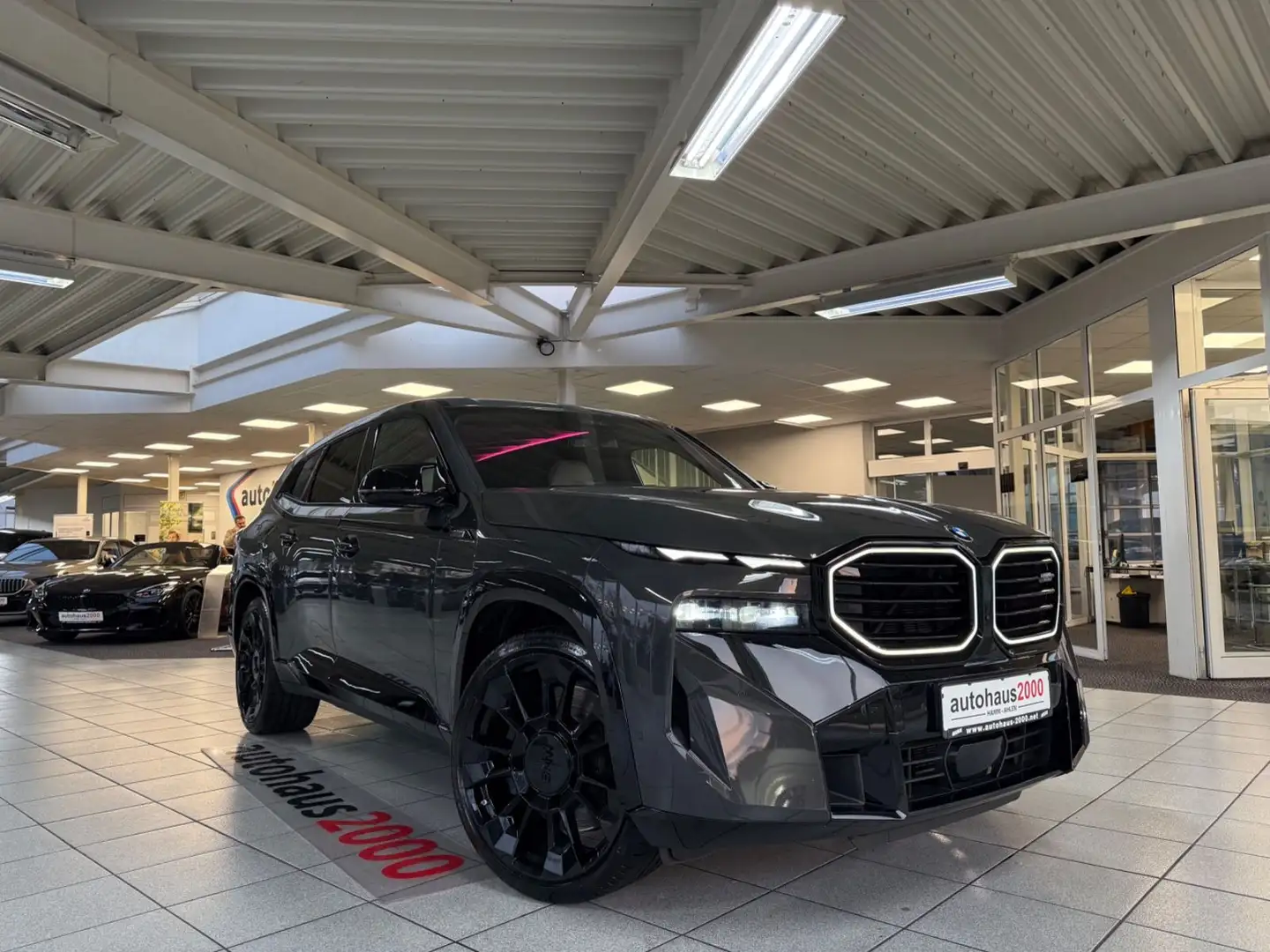 BMW XM 50e HUD/360°/AHK/B&W/SITZBE./MASSAGE/PANO. Grau - 1