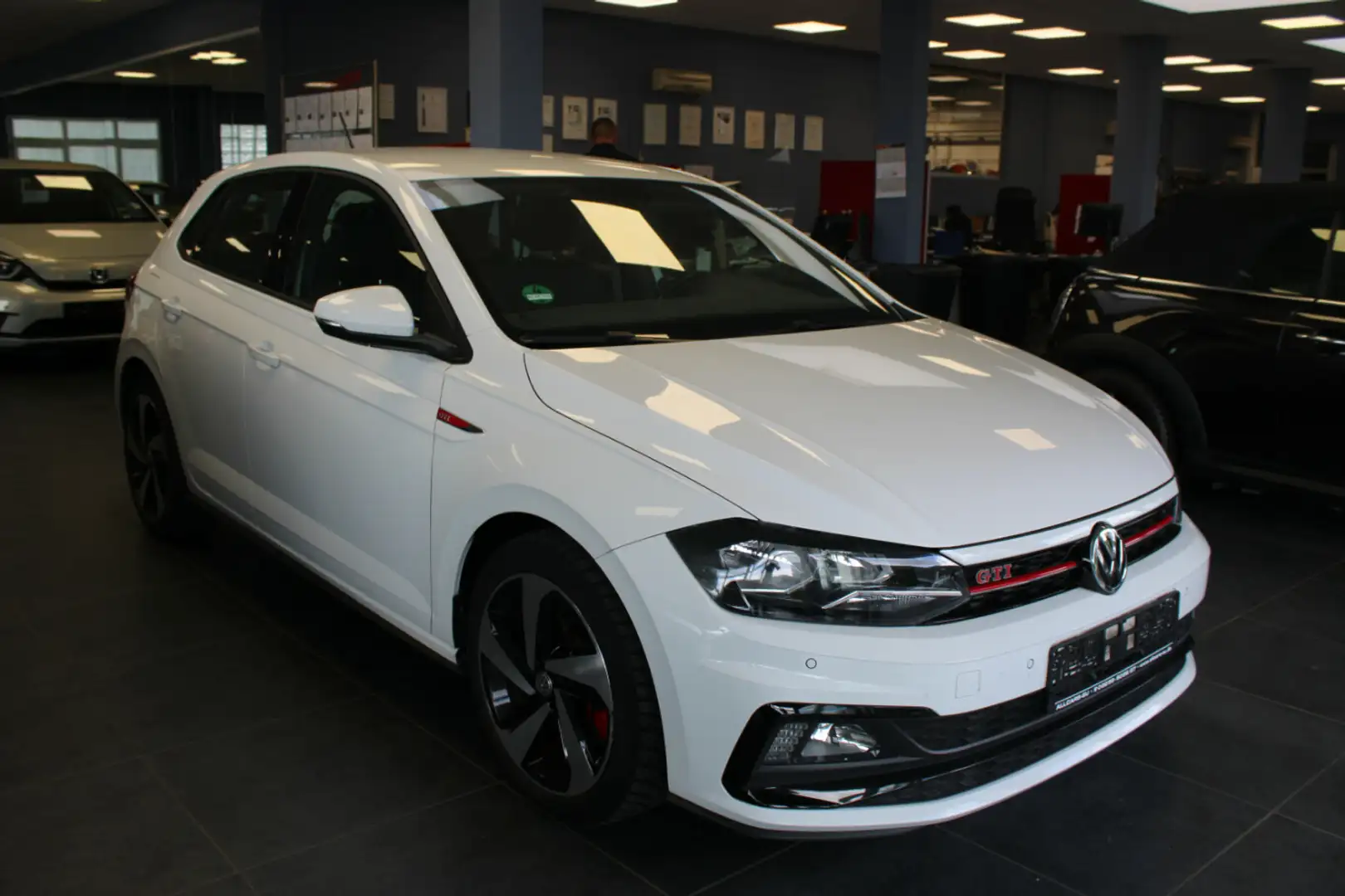 Volkswagen Polo GTI 2.0 TSI DSG Bílá - 1