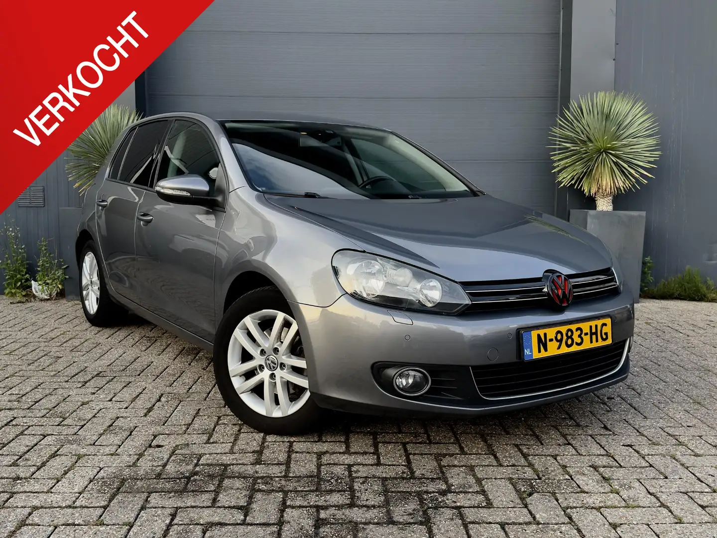 Volkswagen Golf 1.4 TSI Trendline Automaat Carplay Alcantara Grijs - 1