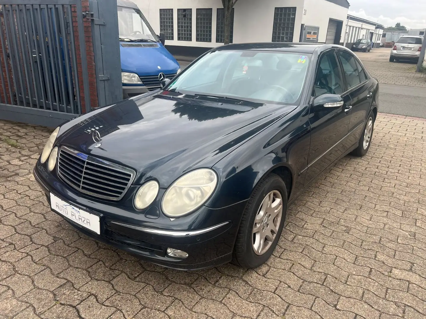 Mercedes-Benz E 240 *Automatikgetriebe*Leder*Tüv*Guter Zustand - 1