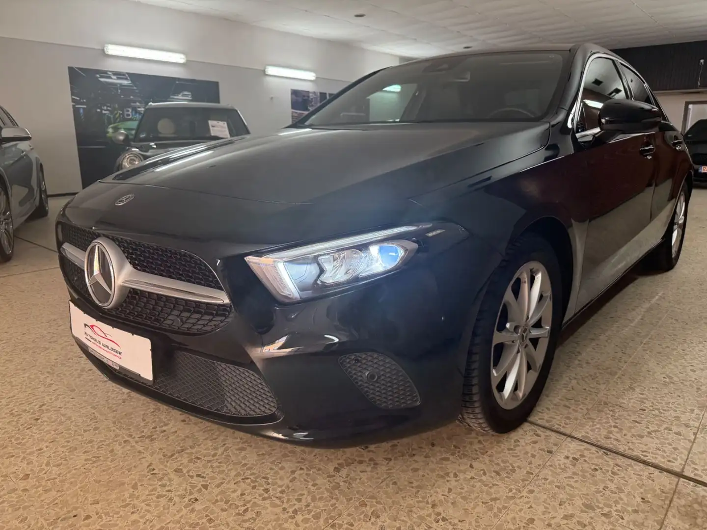 Mercedes-Benz A 220 A -Klasse Limousine* LED*PDC*MB-Service Schwarz - 2