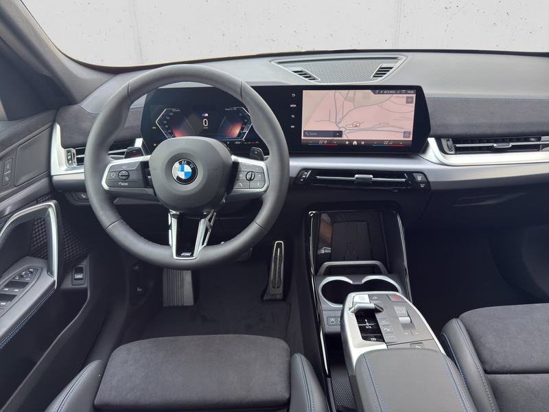 BMW X1 sDrive18d — photo 12