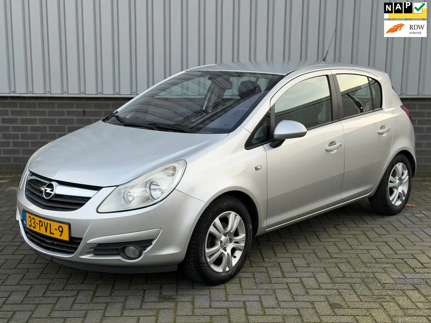 Opel Corsa 1.4-16V Cosmo |Airco|CruiseCtrl|PDC|5 Deurs| Grijs - 1