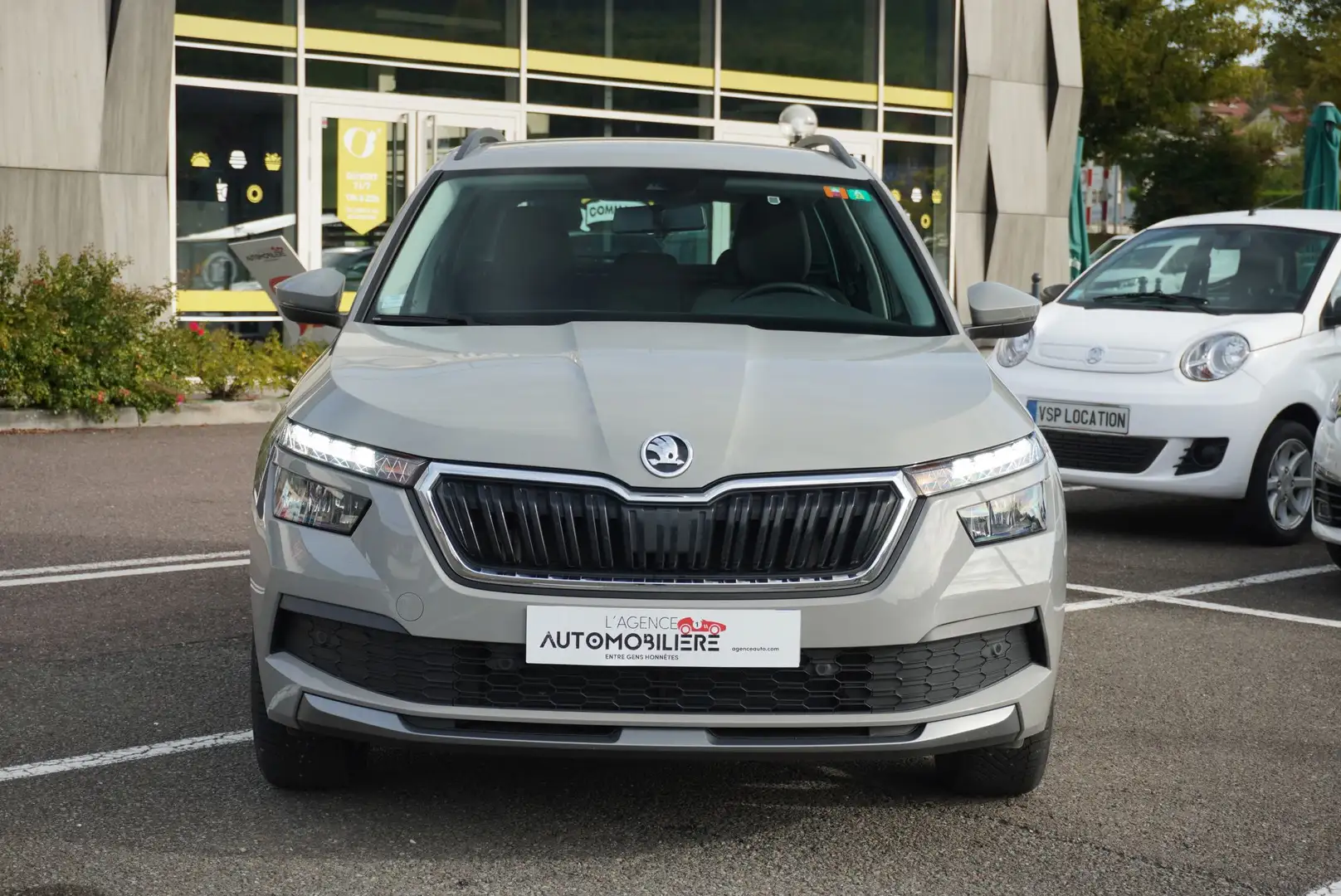Skoda Kamiq 1.0 TSI 110 ch Young Edition BV6 Grijs - 2