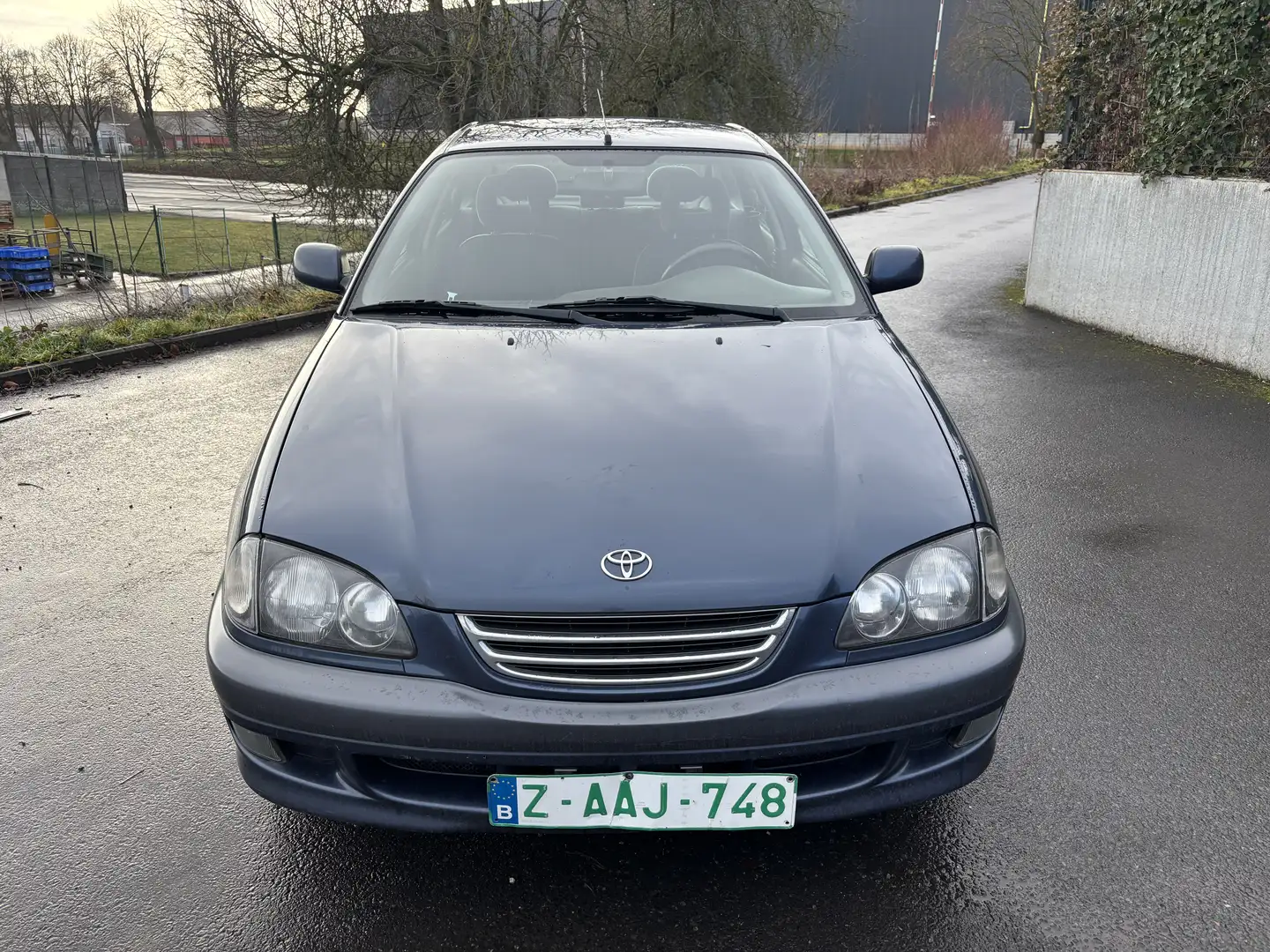 Toyota Avensis 1.6i VVT-i 16v Blau - 1